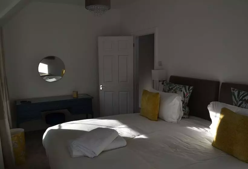 Frinton Escapes  The Cottage