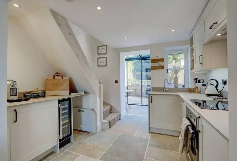 Luxury 1 Bed Cottage With Hot Tub And Log Burner