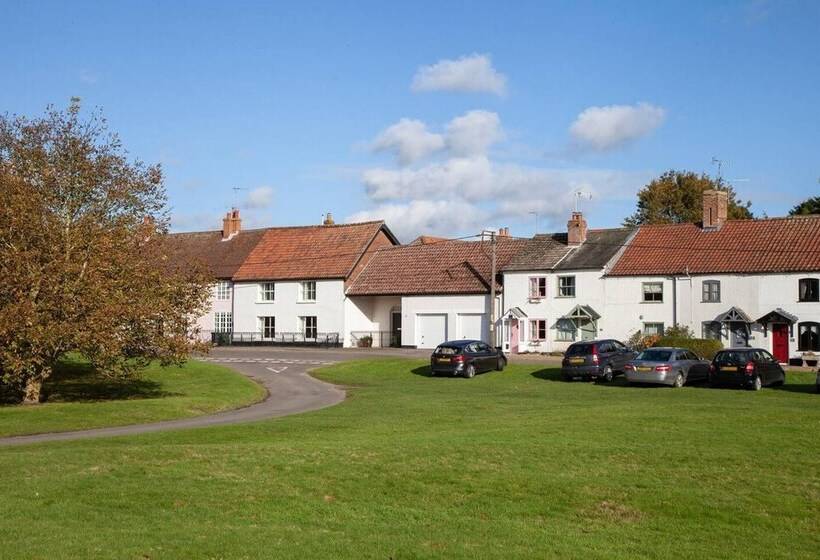 Luxury 1 Bed Cottage With Hot Tub And Log Burner