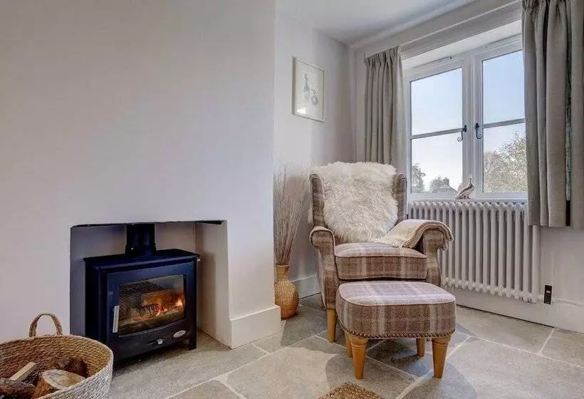 Luxury 1 Bed Cottage With Hot Tub And Log Burner