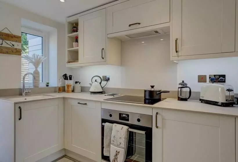 Luxury 1 Bed Cottage With Hot Tub And Log Burner