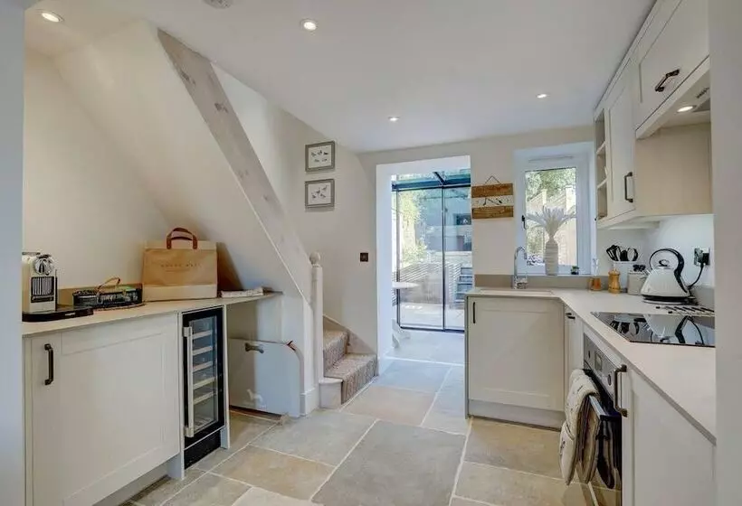 Luxury 1 Bed Cottage With Hot Tub And Log Burner