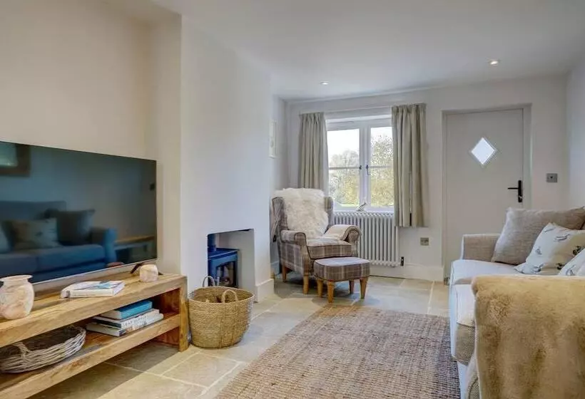 Luxury 1 Bed Cottage With Hot Tub And Log Burner