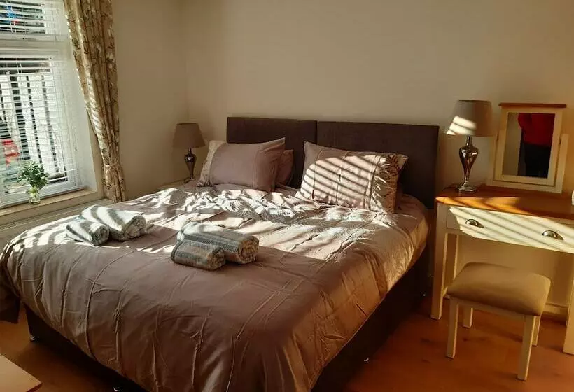 Residenssi Oakdene.....perfect For Couple Or Singles