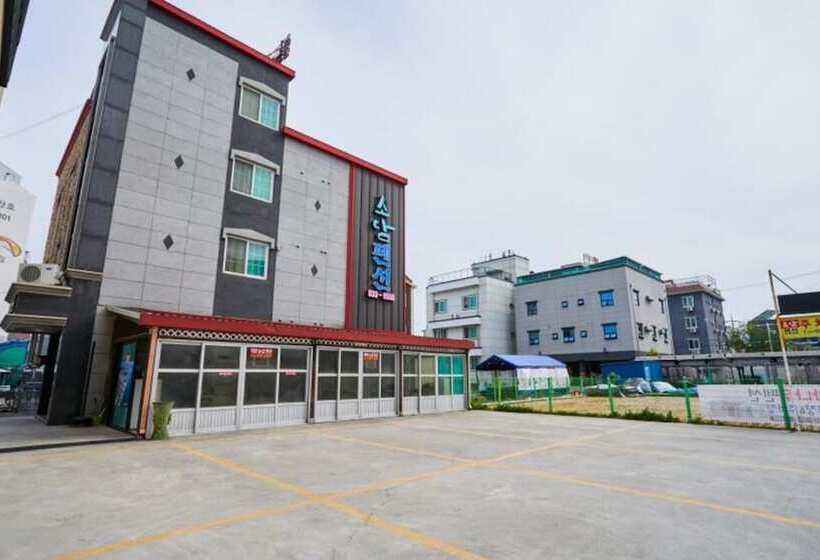 Daecheon Sinhwa Pension