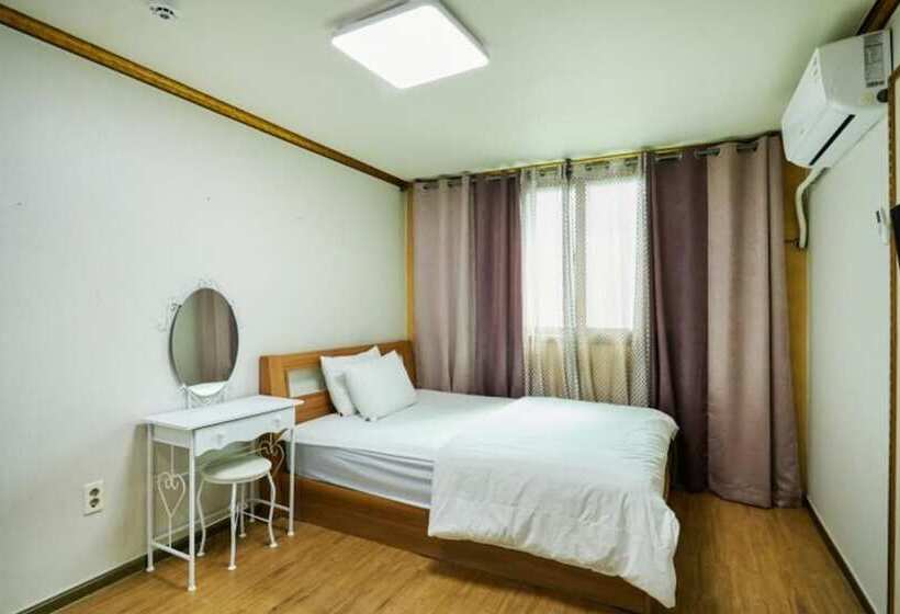 Daecheon Sinhwa Pension