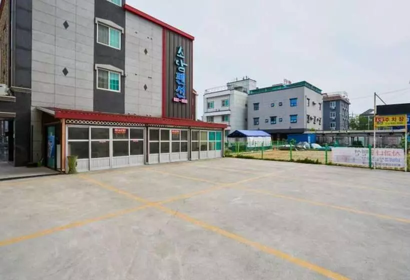 Daecheon Sinhwa Pension