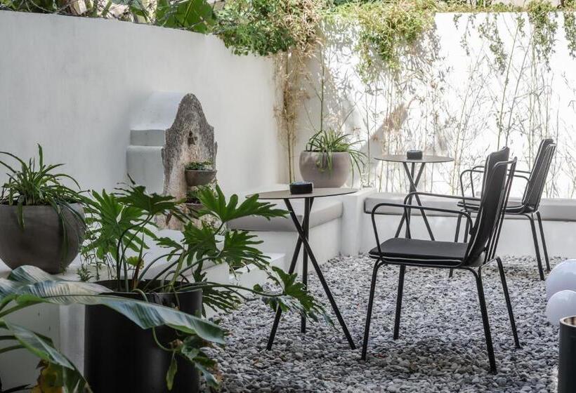 هتل Bitzaro Boutique