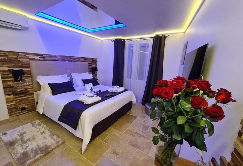 Отель Loveroom La Garçonn Hyeres