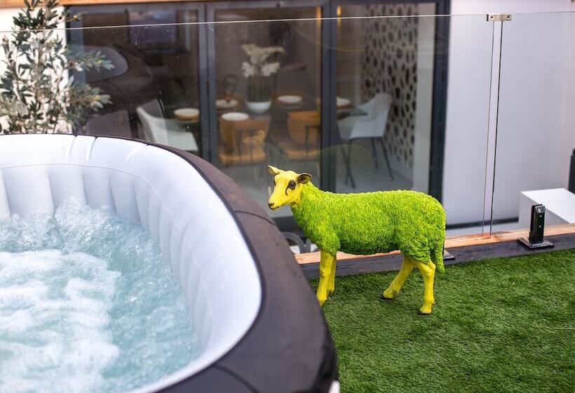 James  Place At Castle Cottage