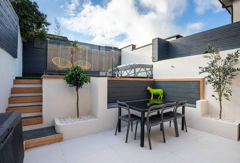 James  Place At Castle Cottage