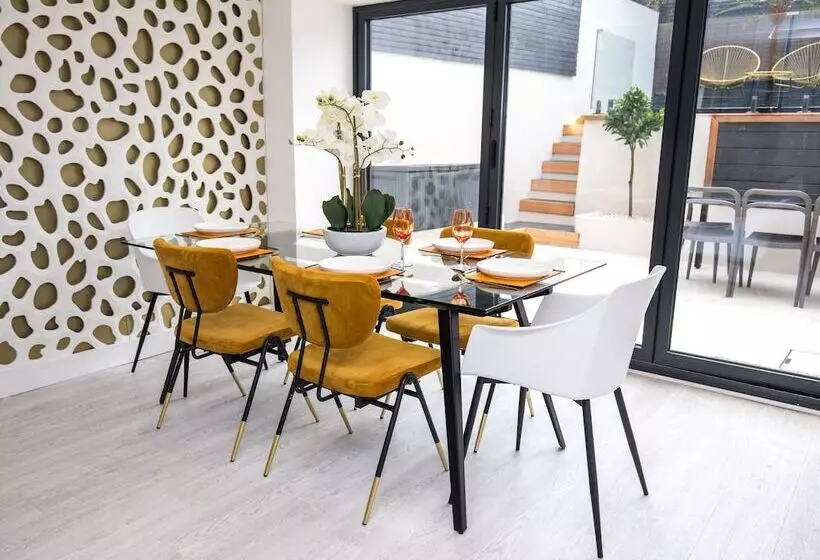 James  Place At Castle Cottage