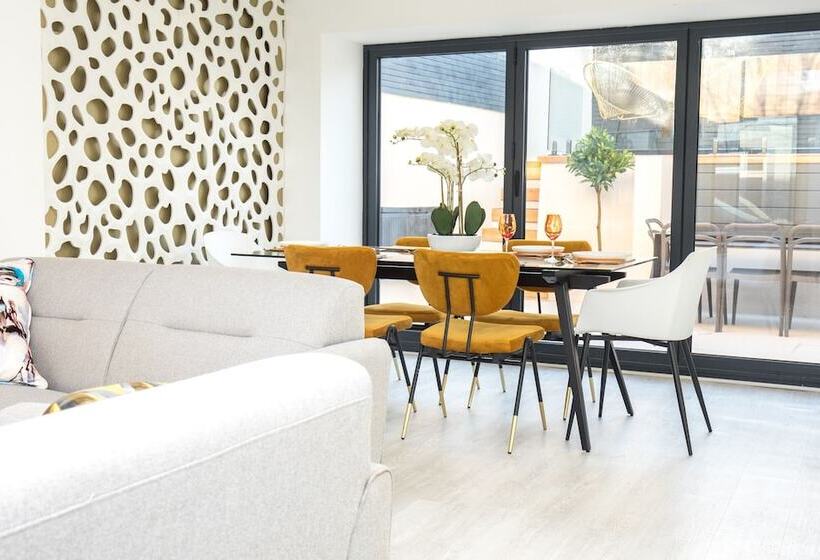 James  Place At Castle Cottage