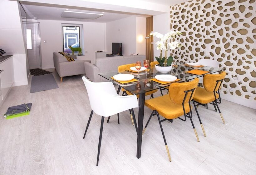 James  Place At Castle Cottage