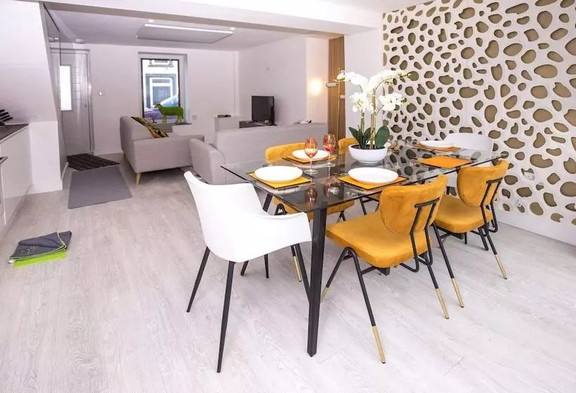 James  Place At Castle Cottage