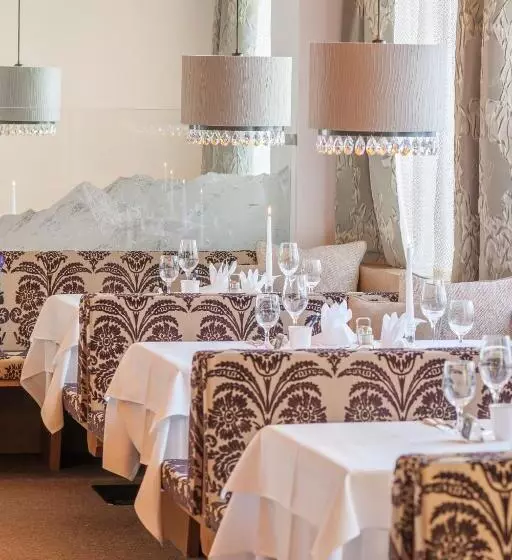 Отель Alpina Deluxe