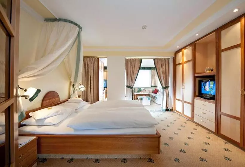 Отель Alpina Deluxe