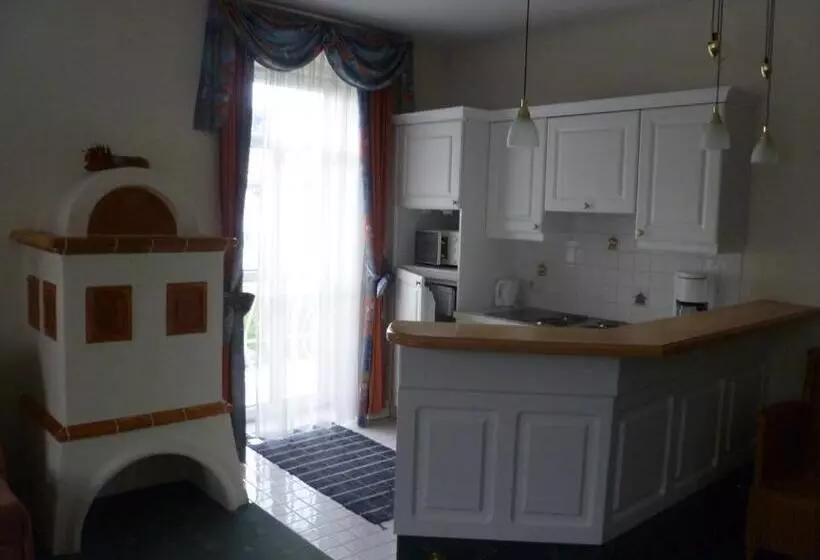 Отель Apartment Grattschlössl