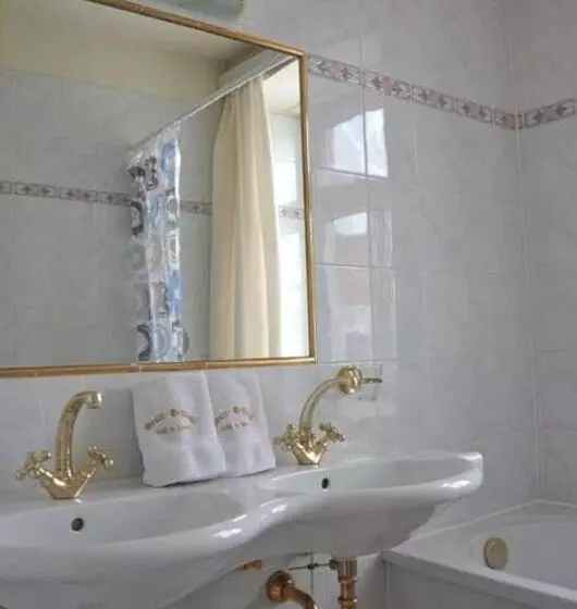 Отель Apartment Grattschlössl