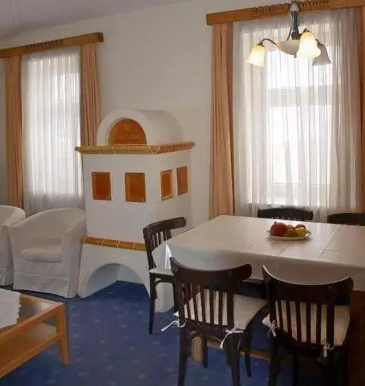 Отель Apartment Grattschlössl
