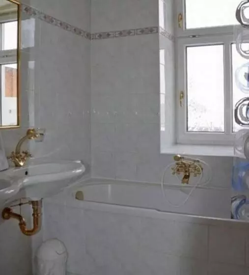 Отель Apartment Grattschlössl