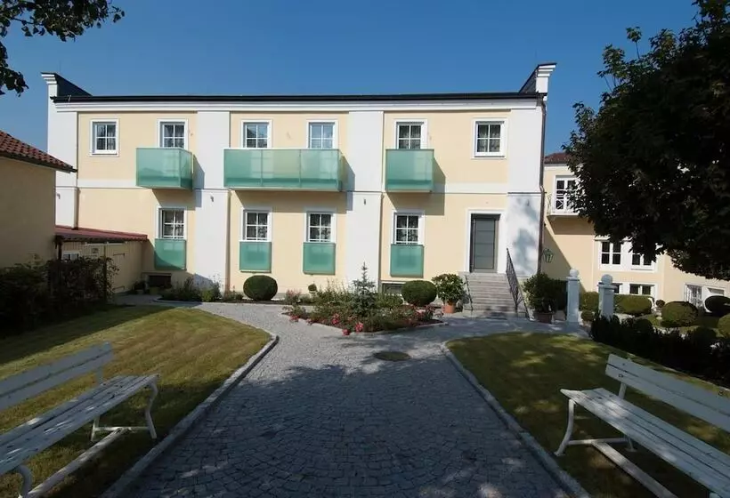 Отель Biedermeier Hof