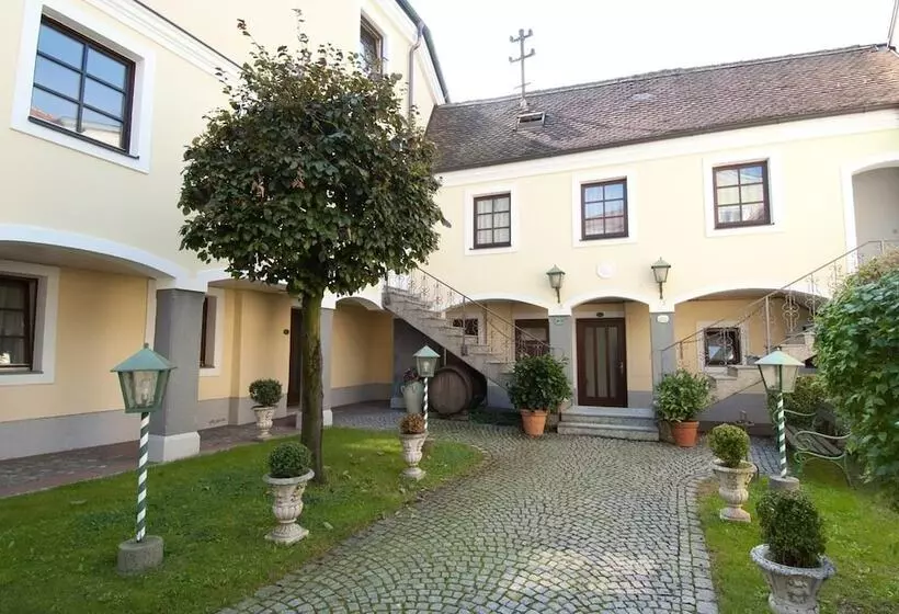 Отель Biedermeier Hof