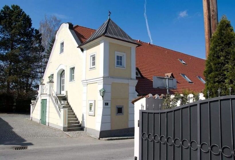 ホテル Biedermeier Hof