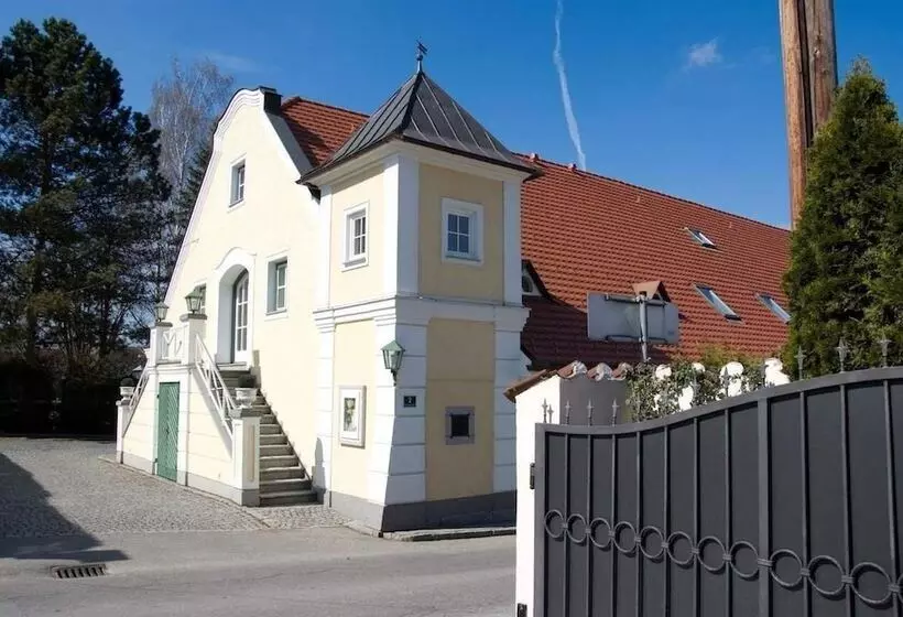 Отель Biedermeier Hof