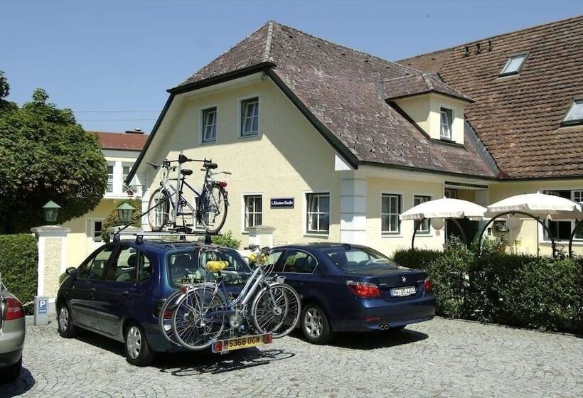 ホテル Biedermeier Hof