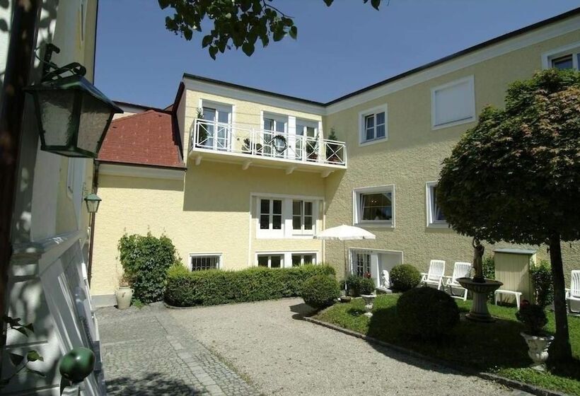 ホテル Biedermeier Hof