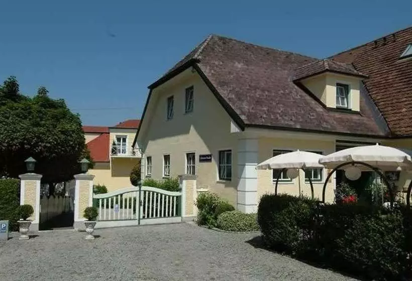 Отель Biedermeier Hof