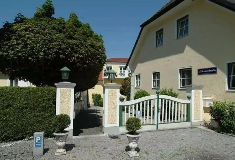 Отель Biedermeier Hof