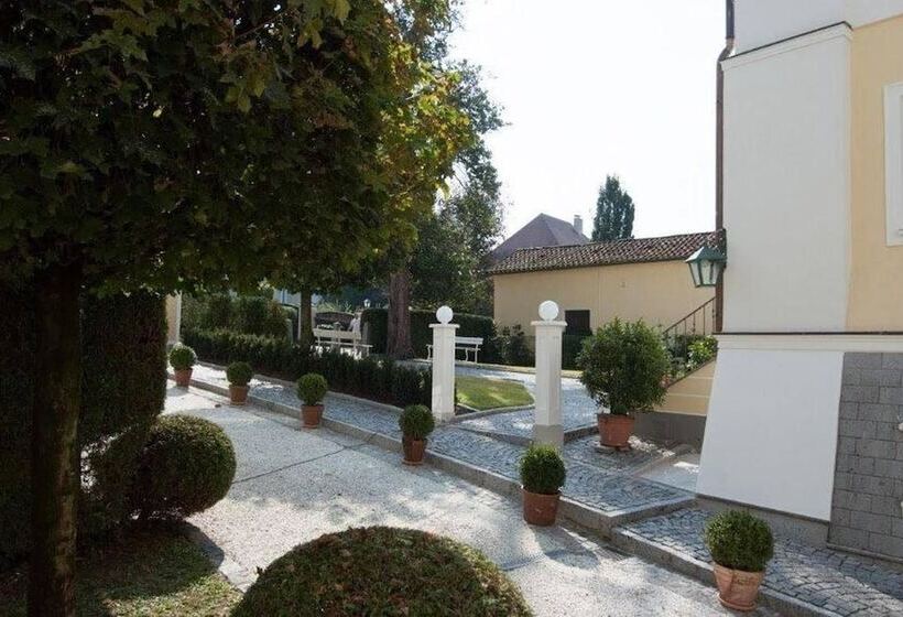 ホテル Biedermeier Hof