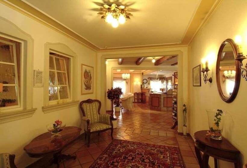 ホテル Biedermeier Hof