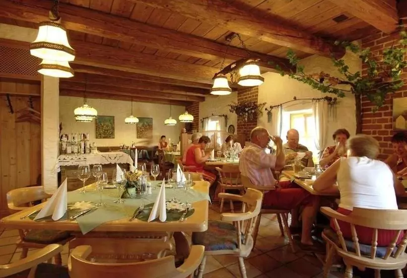 Отель Biedermeier Hof