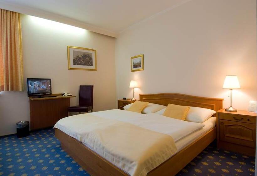 ホテル Biedermeier Hof