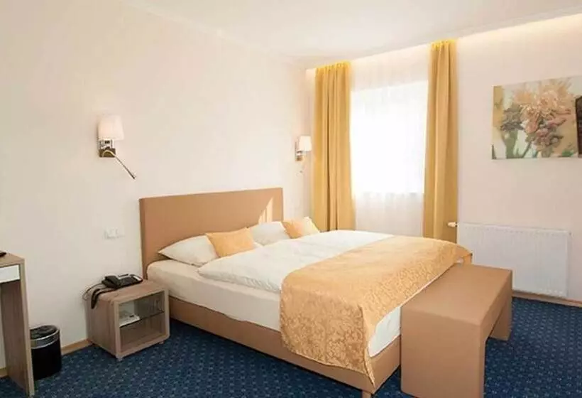 Отель Biedermeier Hof