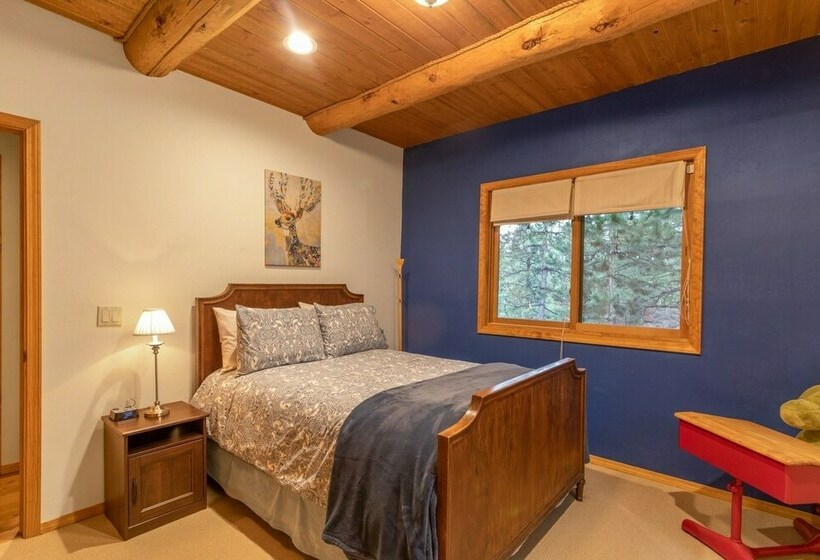 Cabin In The Pines! 3 Levels, Family Game Room, Private Patio, Sweeping Forest Views! By Redawning