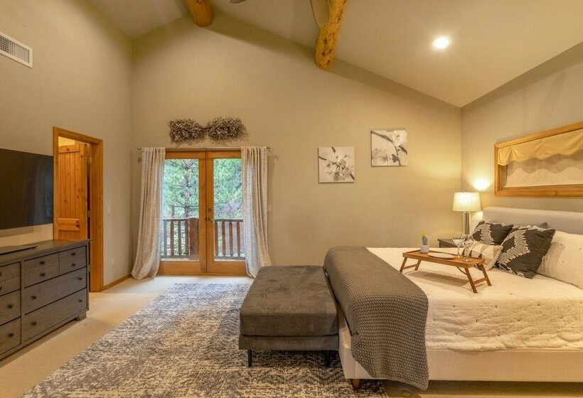 Cabin In The Pines! 3 Levels, Family Game Room, Private Patio, Sweeping Forest Views! By Redawning