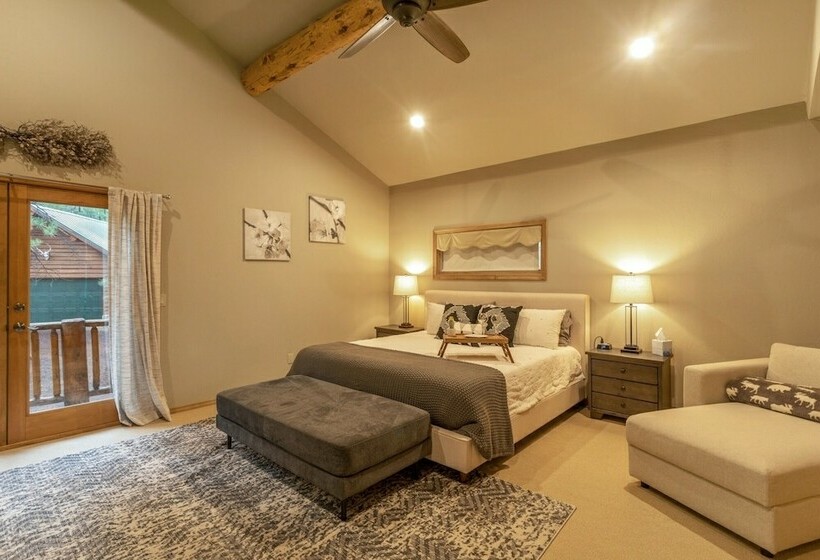 Cabin In The Pines! 3 Levels, Family Game Room, Private Patio, Sweeping Forest Views! By Redawning