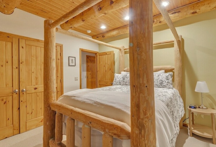 Cabin In The Pines! 3 Levels, Family Game Room, Private Patio, Sweeping Forest Views! By Redawning