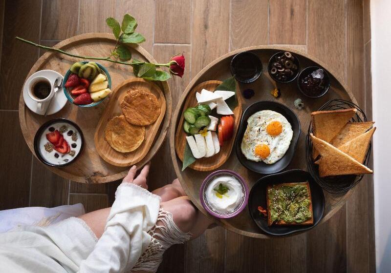 هتل Bebatroun Beach