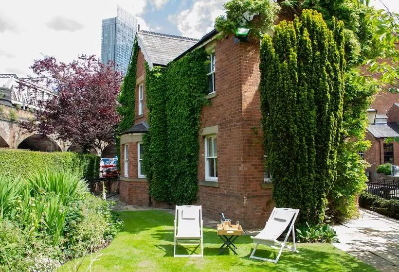 Lock Keepers Cottage  Detached House In The City