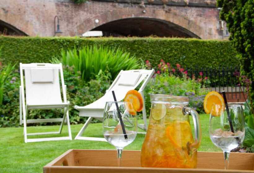 Lock Keepers Cottage  Detached House In The City