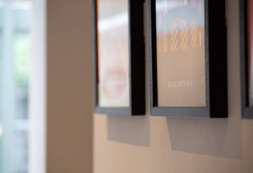 Lock Keepers Cottage  Detached House In The City