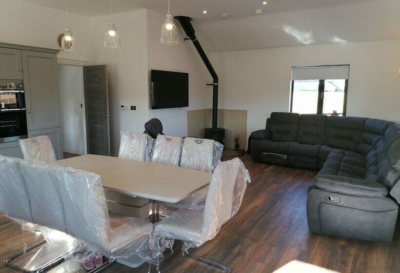 Lovely 3bed Cabin In Meigh