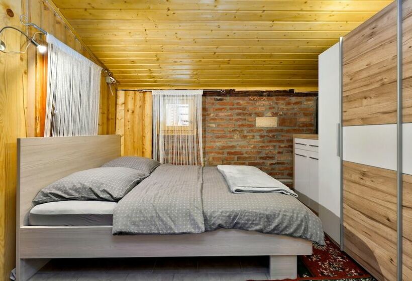 Awesome Home In Krizanec With 3 Bedrooms, Wifi And Outdoor Swimming Pool