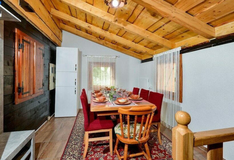 Awesome Home In Krizanec With 3 Bedrooms, Wifi And Outdoor Swimming Pool