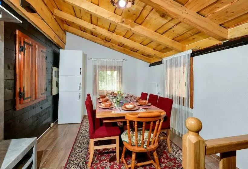 Awesome Home In Krizanec With 3 Bedrooms, Wifi And Outdoor Swimming Pool